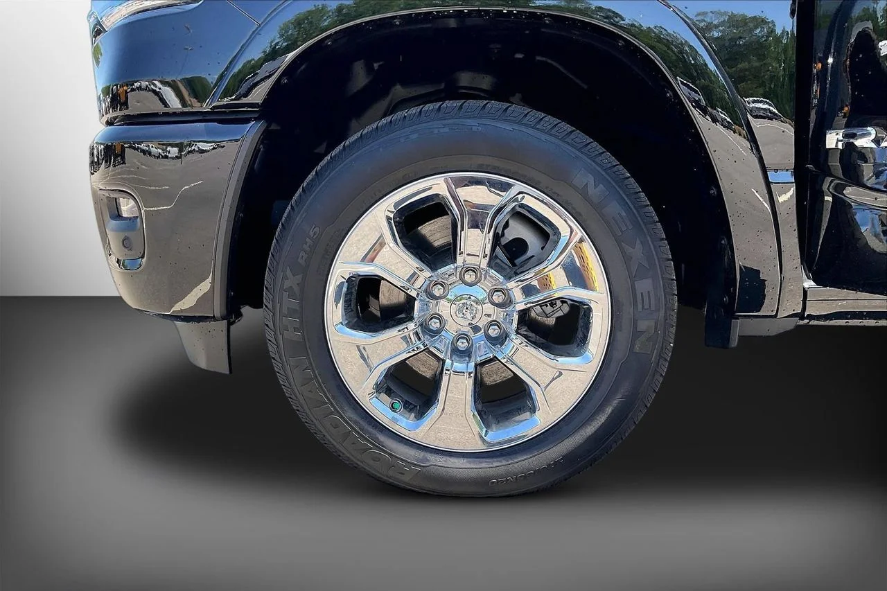New 2026 Diamond Black Crystal Pearlcoat RAM Big Horn/Lone Star image 28