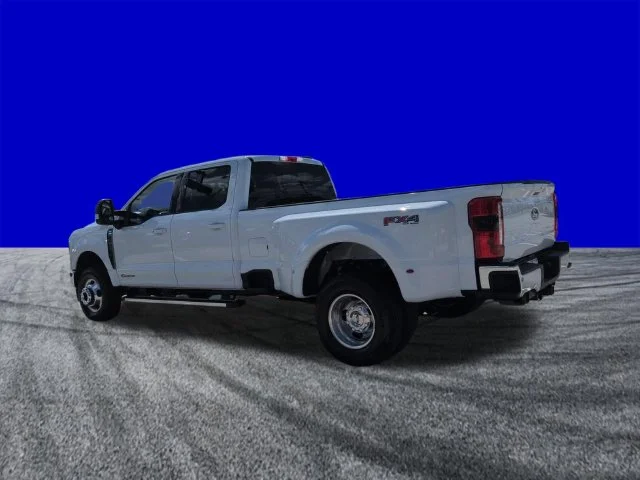 New 2027 Oxford White Ford F-350® Lariat® image 6