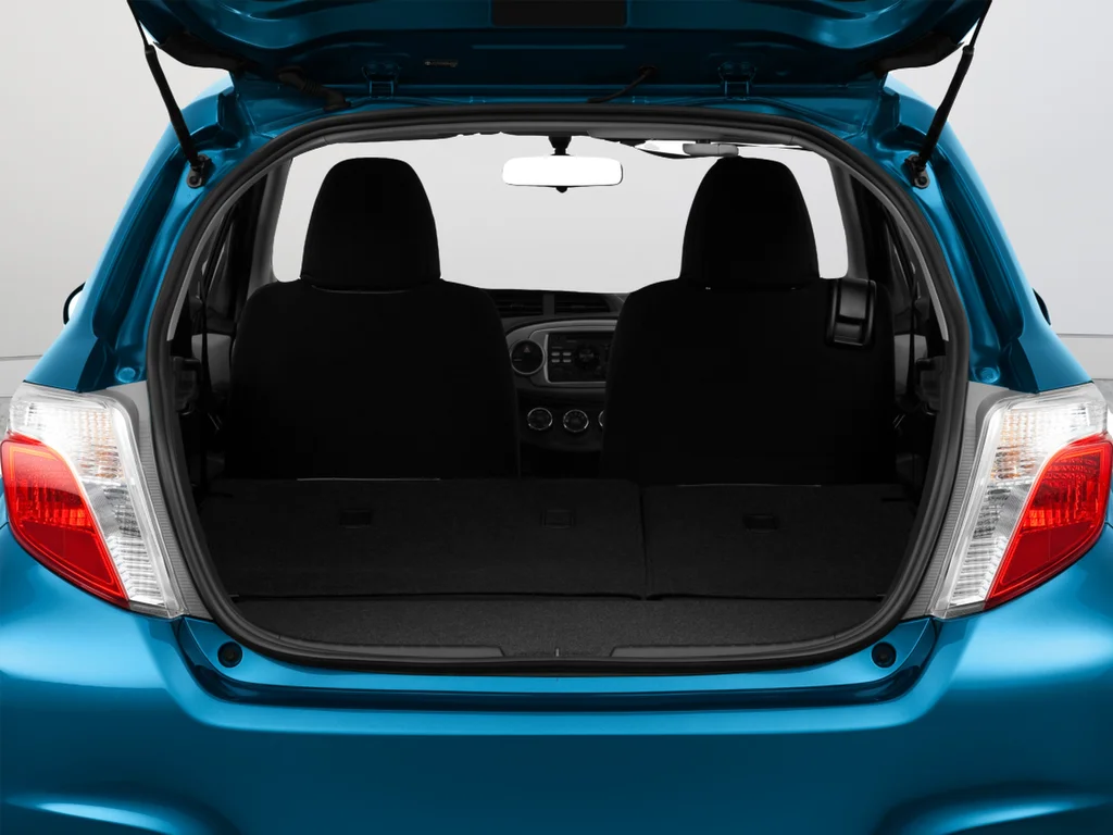 Used 2013 Blue Toyota LE image 32