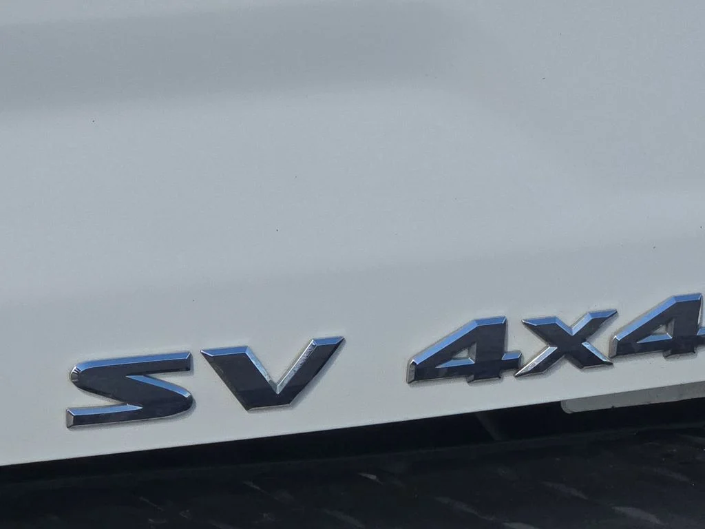 Used 2022 Glacier White Nissan SV image 21