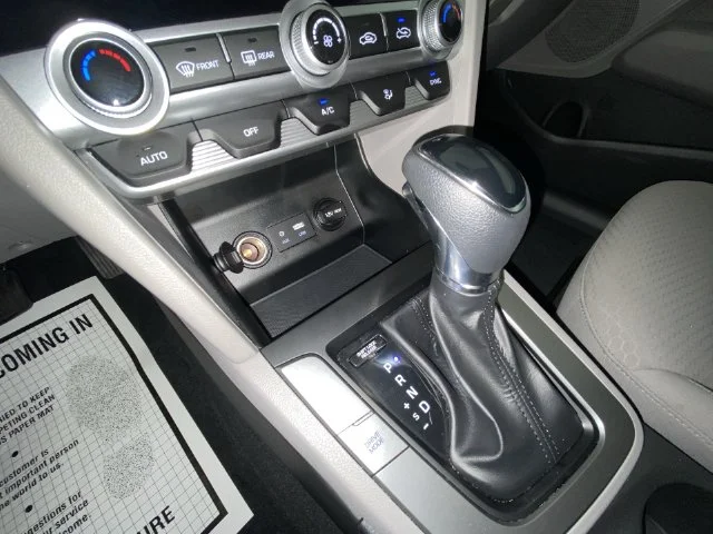 Used 2020 Silver Hyundai SE image 19