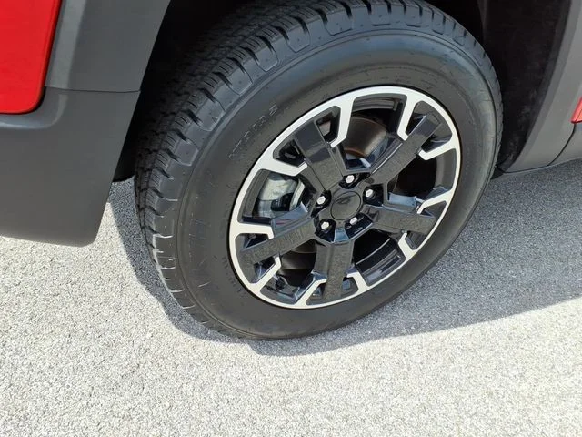 Used 2023 Red Jeep Latitude image 14