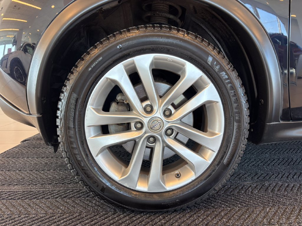 Used 2012 Black Nissan SL image 12