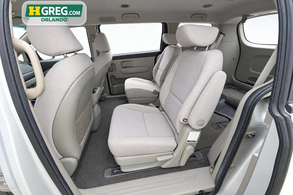 Used 2018 Silky Silver Kia L image 9