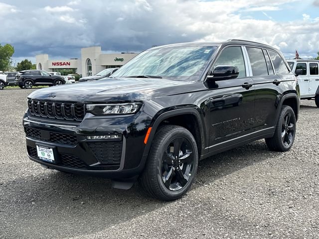 New 2026 Diamond Black Crystal Pearlcoat Jeep Limited image 5