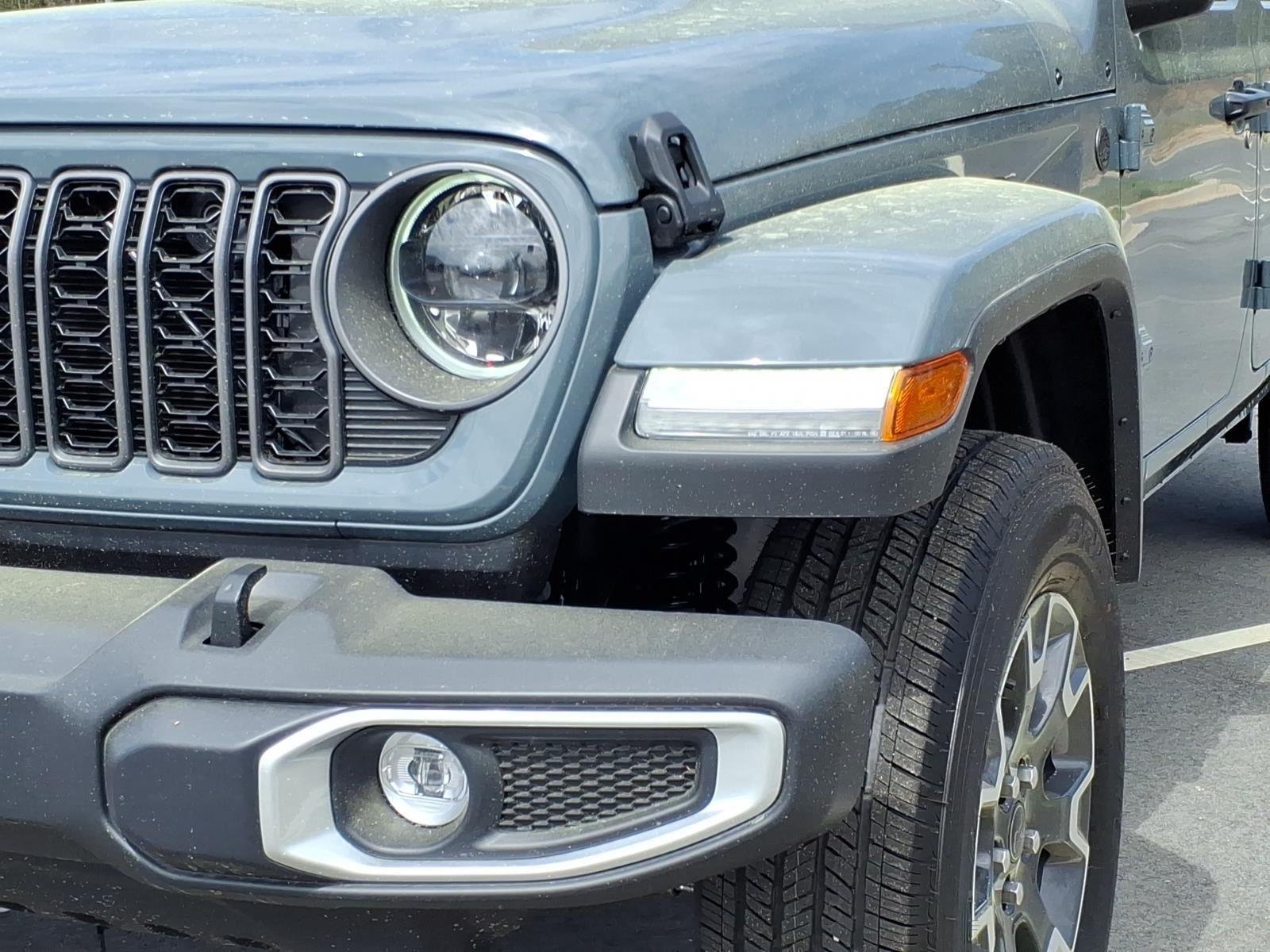 New 2026 Anvil Clear-Coat Exterior Paint Jeep Sahara image 15