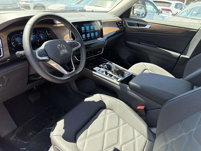 New 2026 White/off-white Volkswagen 2.0T SE w/Technology image 17