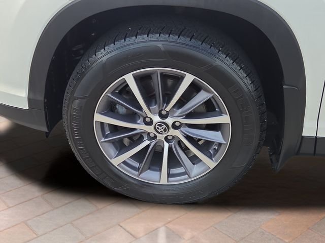 Used 2019 White Toyota XLE image 27
