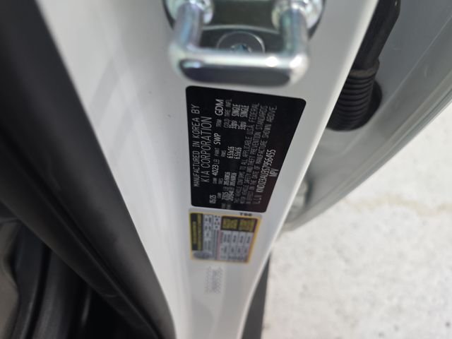 Used 2025  Kia LX image 14