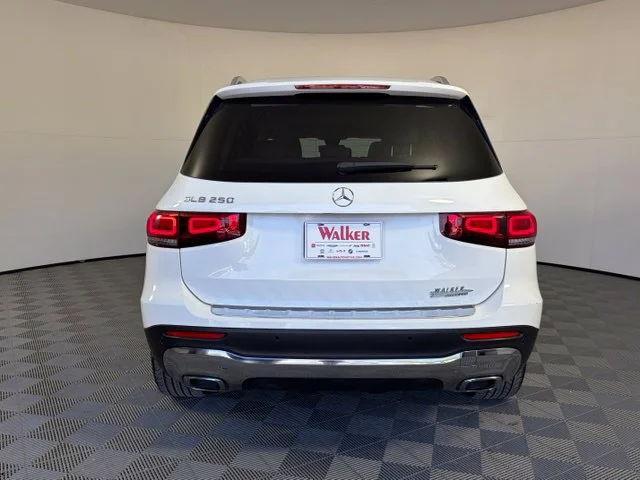 Used 2022  Mercedes-Benz GLB 250 image 8