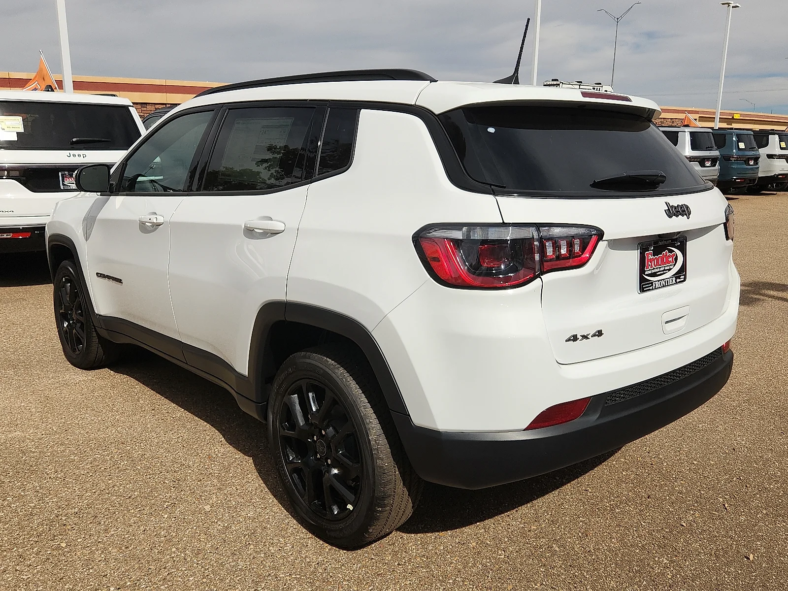 New 2027 Bright White Clear-Coat Paint Jeep LATITUDE ALTITUDE 4X4 image 3