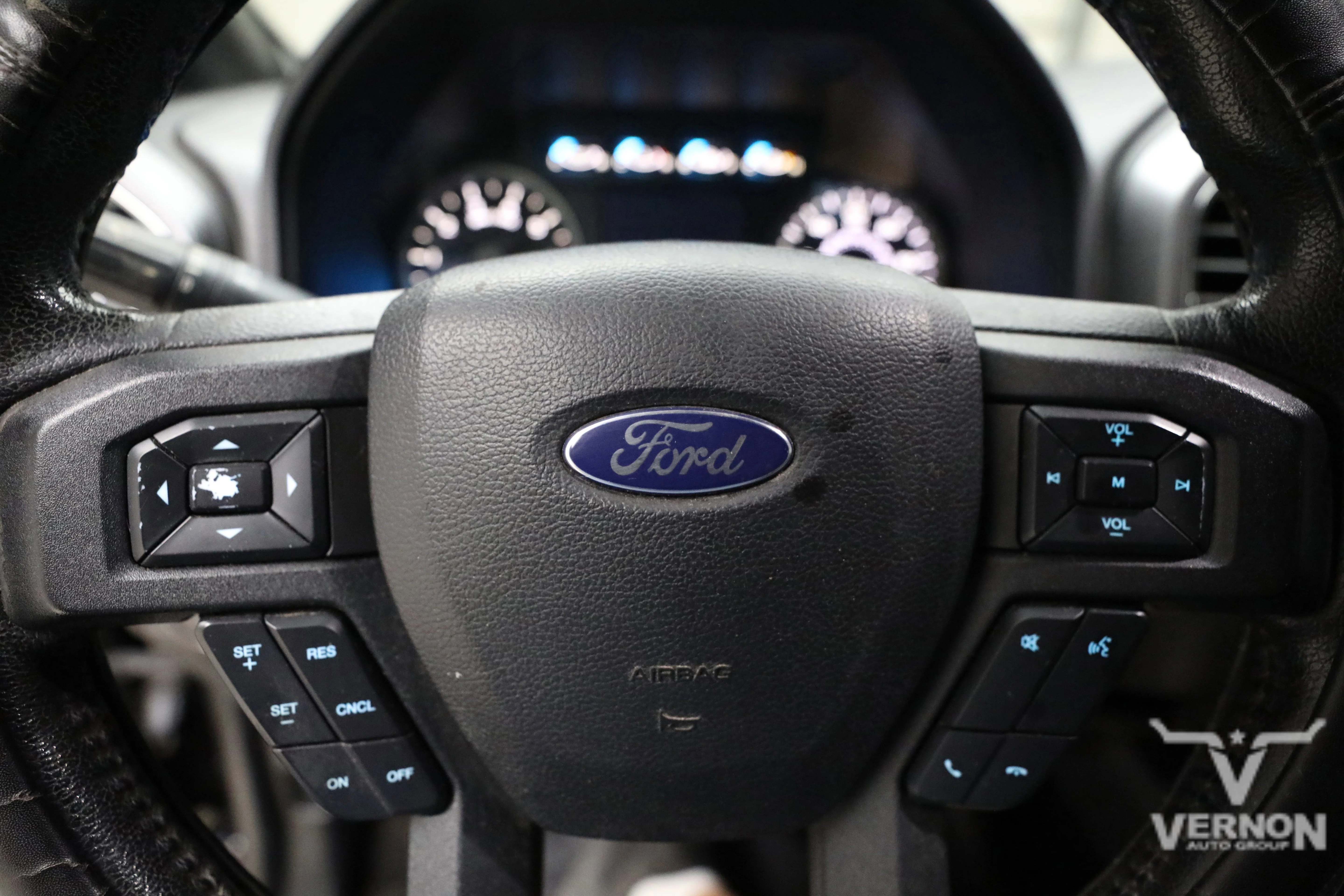 Pre-Owned 2016 Ford F-150 XLT Crew Cab 4x4 Fx4