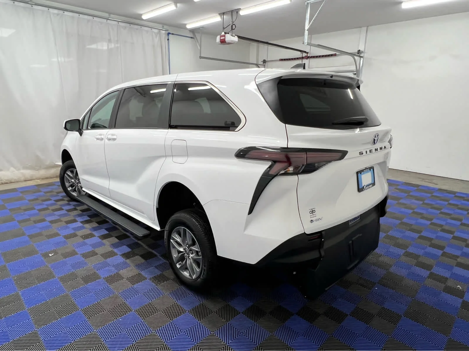 Used 2025 Ice Cap Toyota LE image 11