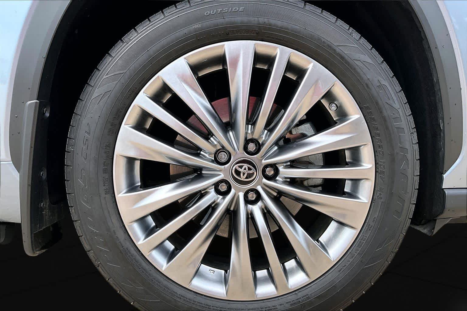 Used 2024 Moon Dust Toyota Platinum image 10