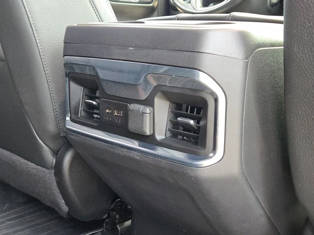 Used 2022 White GMC Denali image 13
