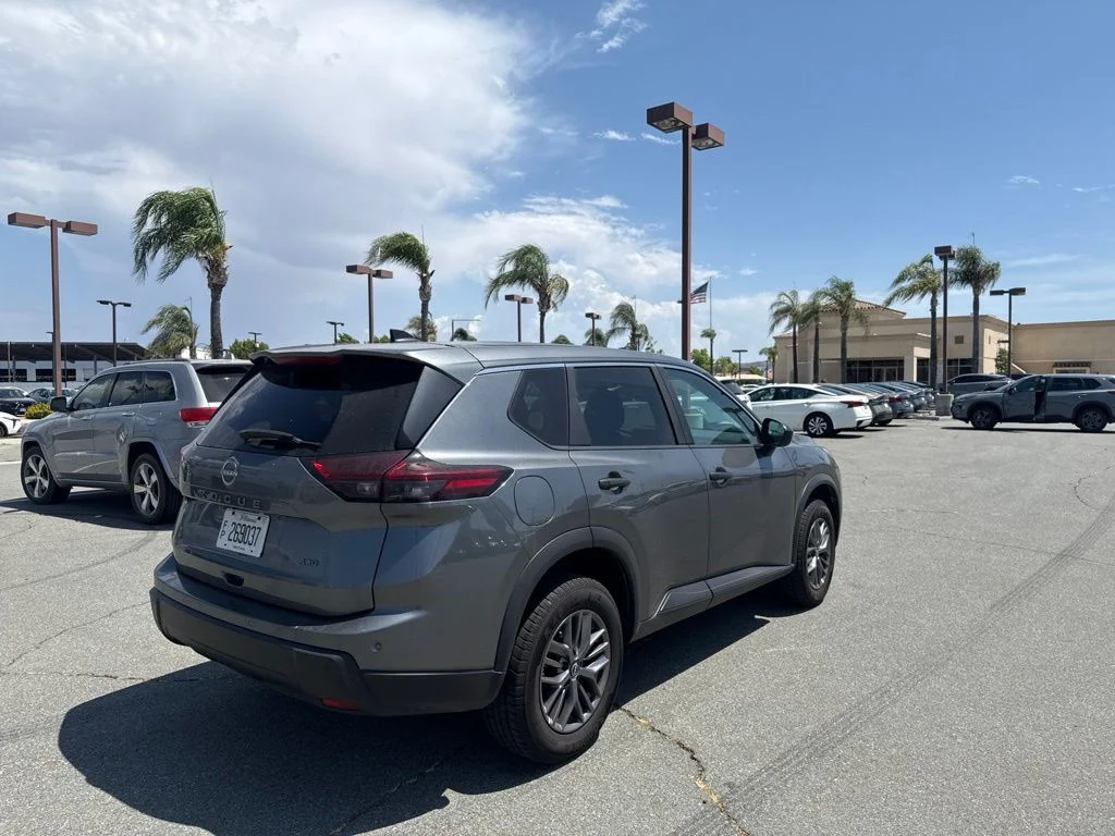 Used 2024 Gray Nissan S image 7