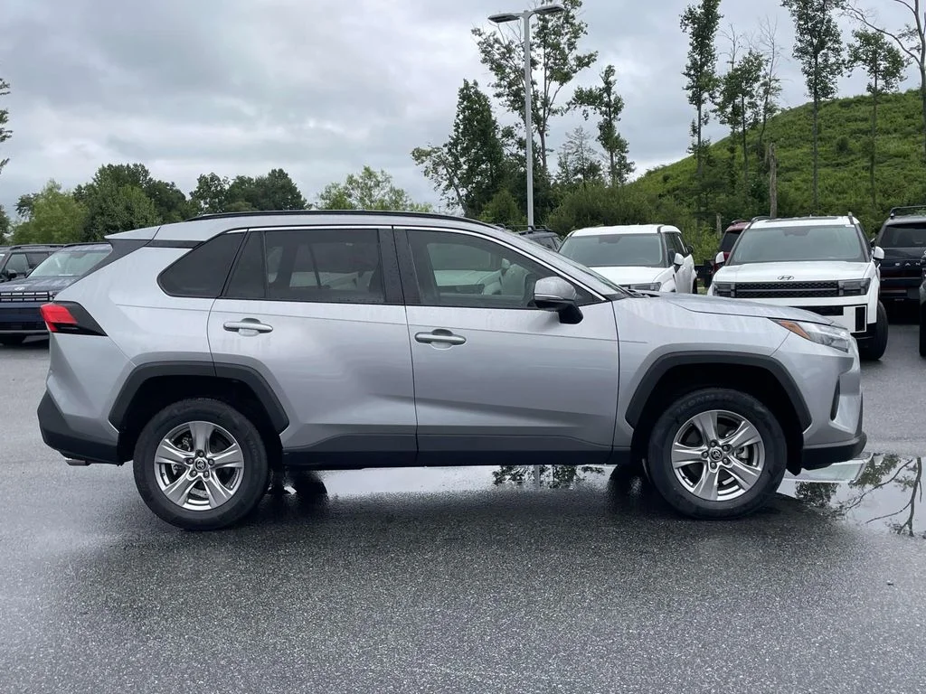 Used 2022 Silver Sky Metallic Toyota XLE image 29
