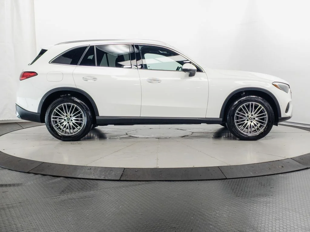 Certified Used 2026 Polar White Mercedes-Benz GLC 300 image 30