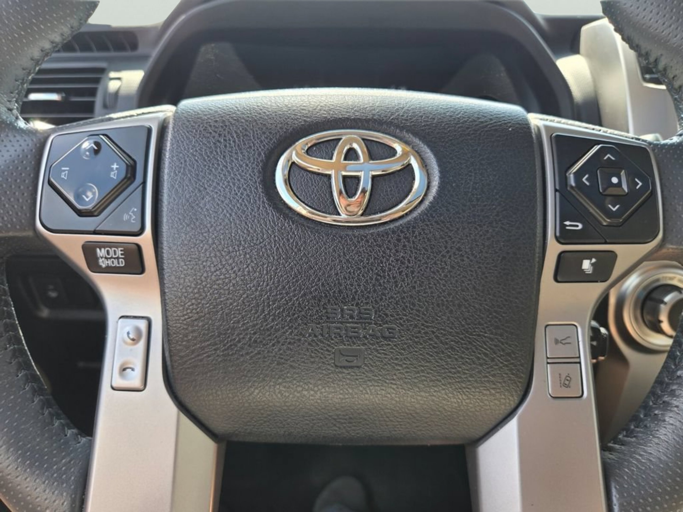 Used 2020 Blizzard Pearl Toyota Limited image 31