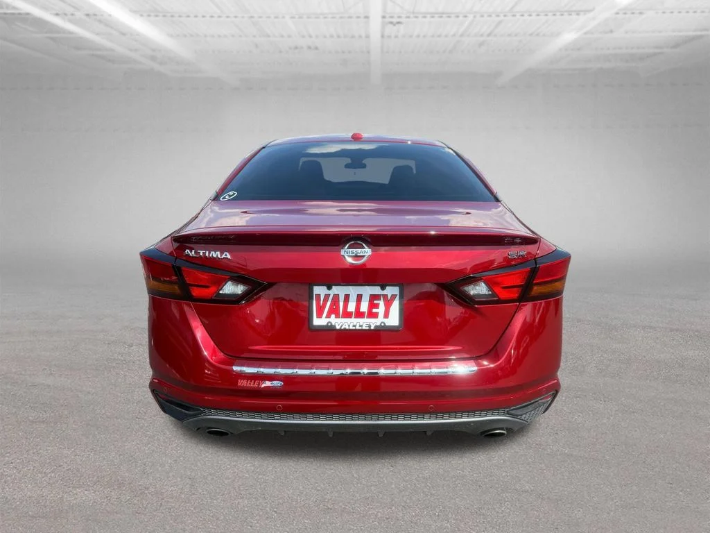 Used 2020 Red Nissan 2.5 SR image 12