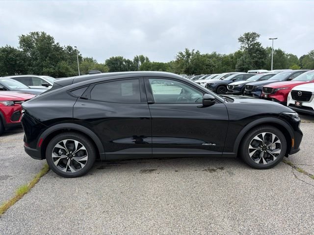 New 2026 Shadow Black Ford Select image 2