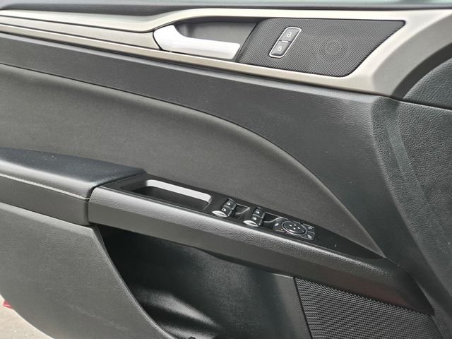 Used 2017 Red Ford SE image 17