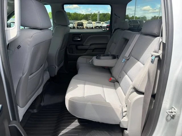 Used 2015 Silver GMC  image 29