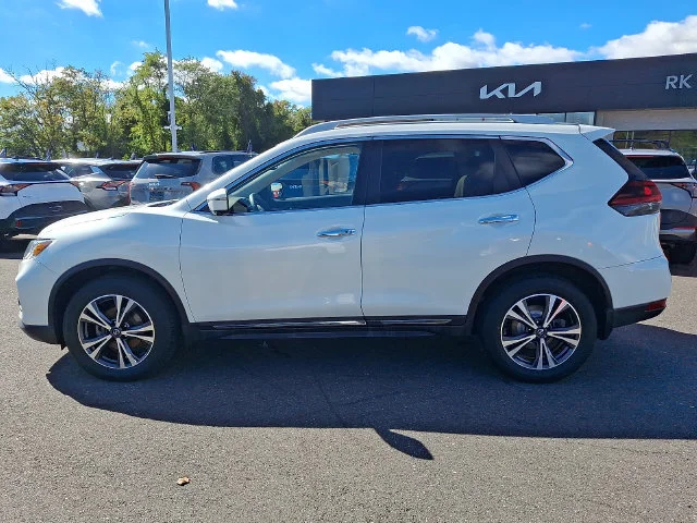 Used 2018 White Nissan SL image 5