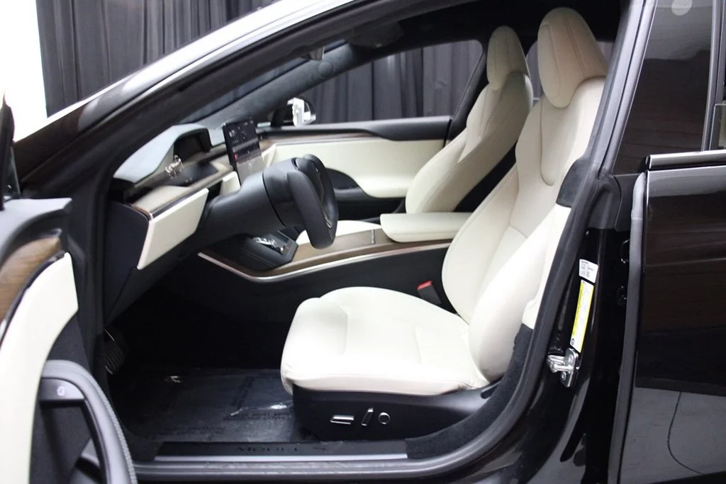 Used 2022 Solid Black Tesla Base image 43