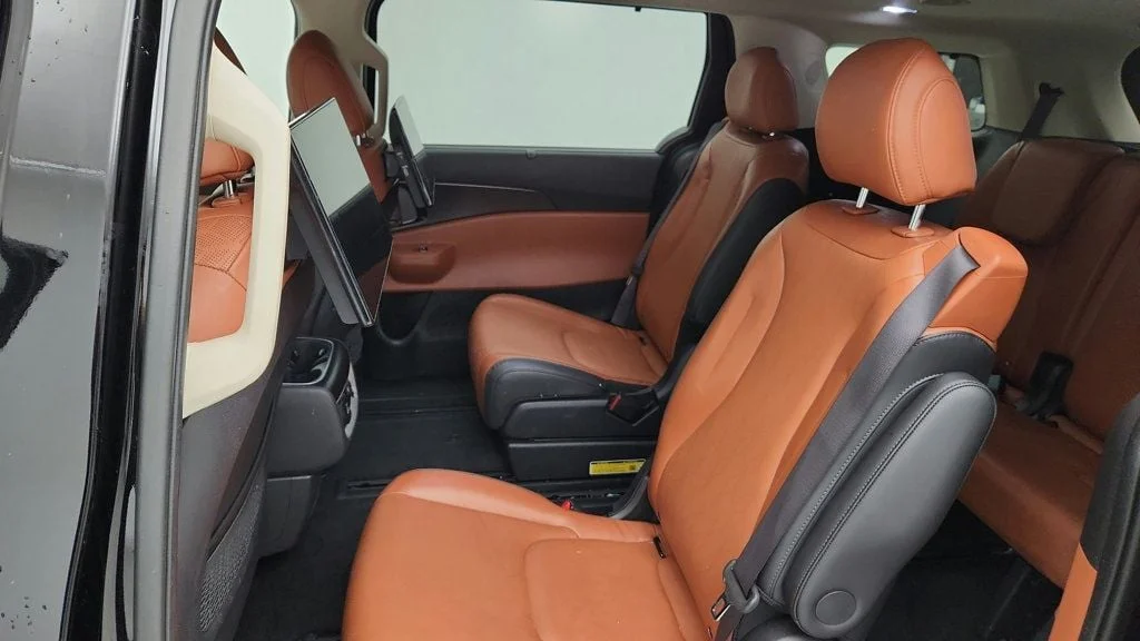 Used 2025 Aurora Black Pearl Kia SX FWD w/ Rear Seat Entertainment & Dark Edition Pkg image 20