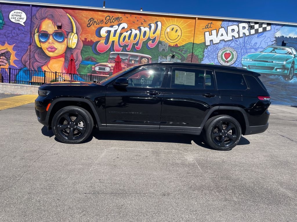 Used 2023 Black Jeep Altitude image 2