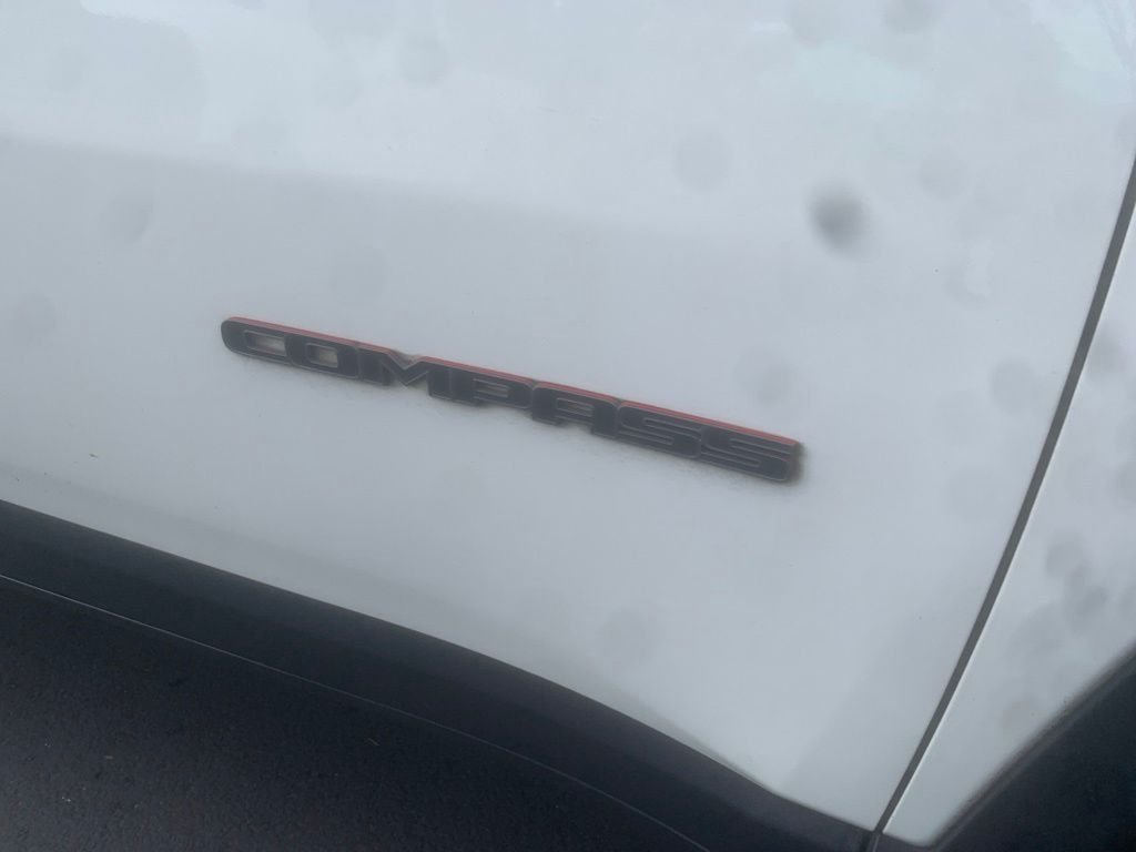 Used 2019 White Clearcoat Jeep Trailhawk image 7