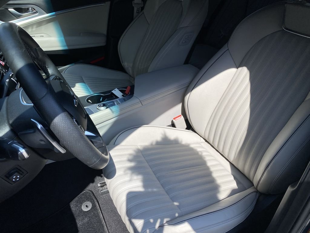 2022 GENESIS G70 Standard - Photo 11