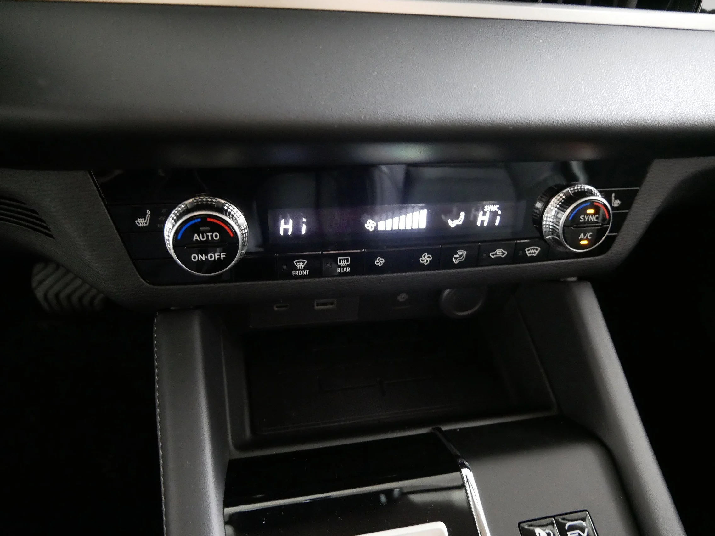 2025 Mitsubishi Outlander Plug-in Hybrid SE - Photo 7
