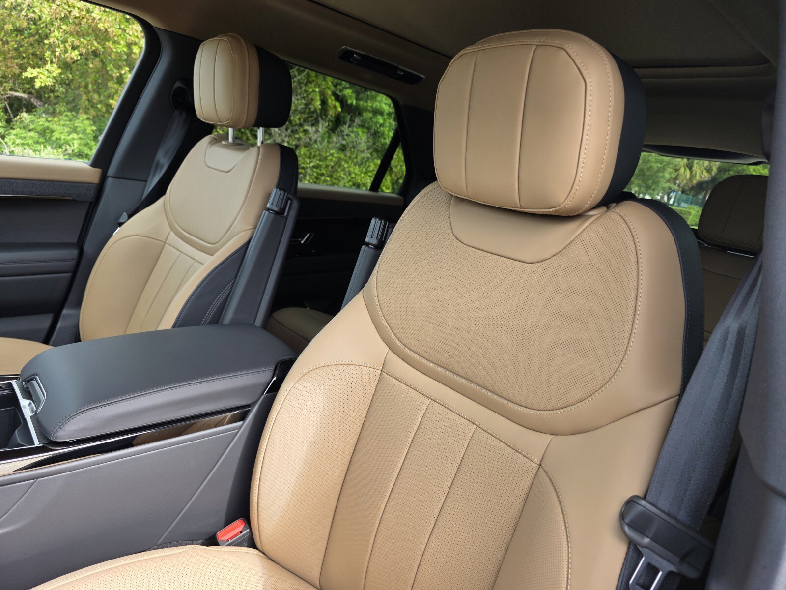 New 2026 Giola Green Land Rover Dynamic SE image 12