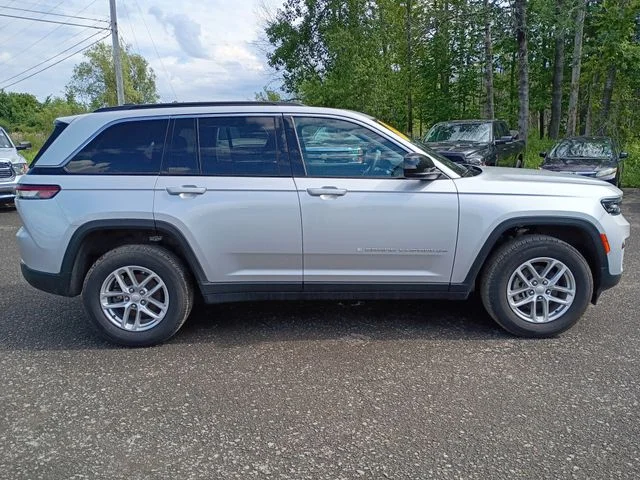 Used 2025 Silver Jeep Laredo X image 4
