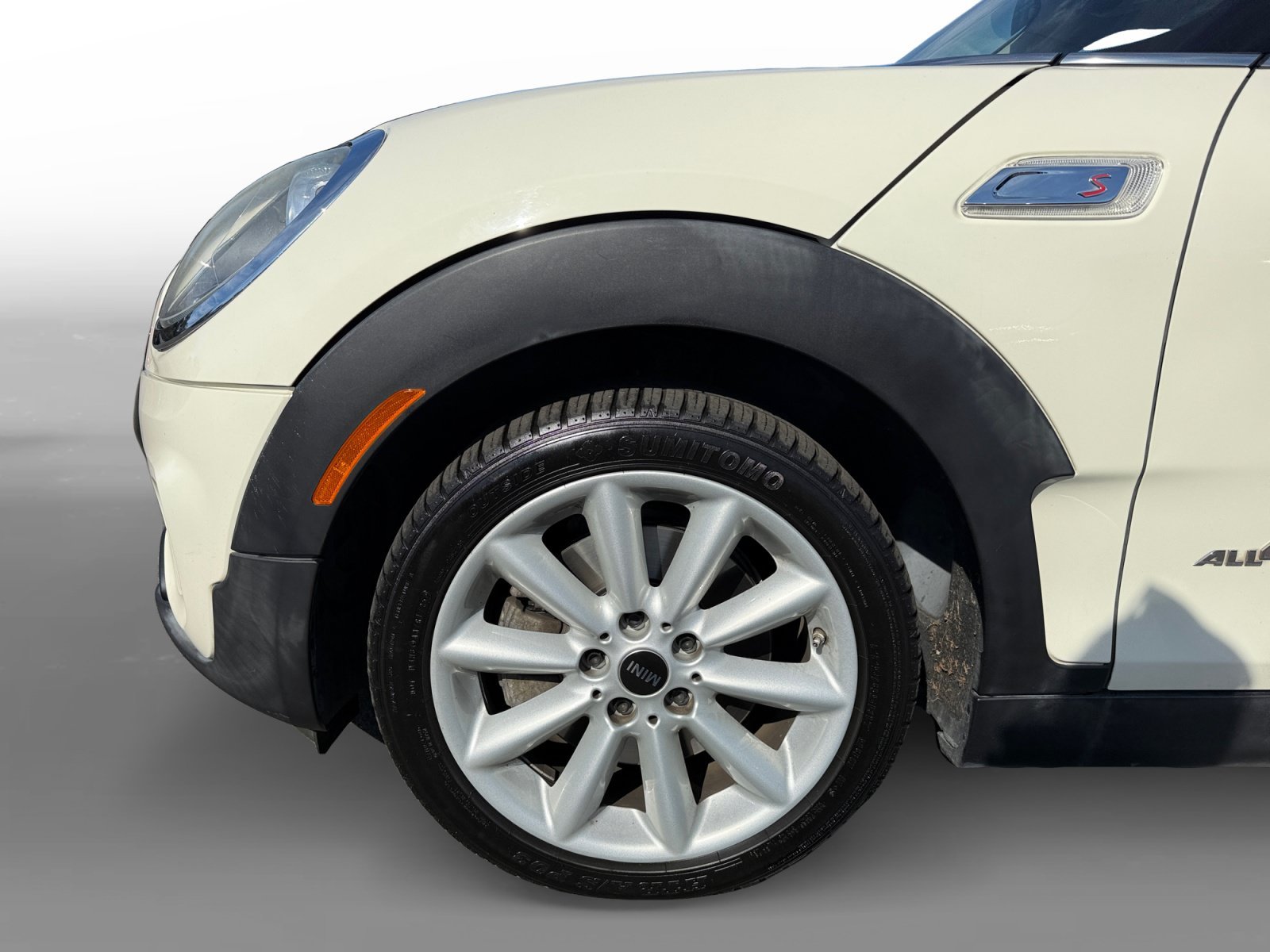 Used 2017 Pepper White MINI Clubman image 9