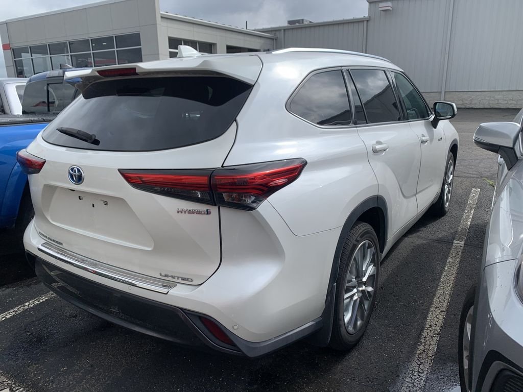Used 2020 White Toyota XLE image 2