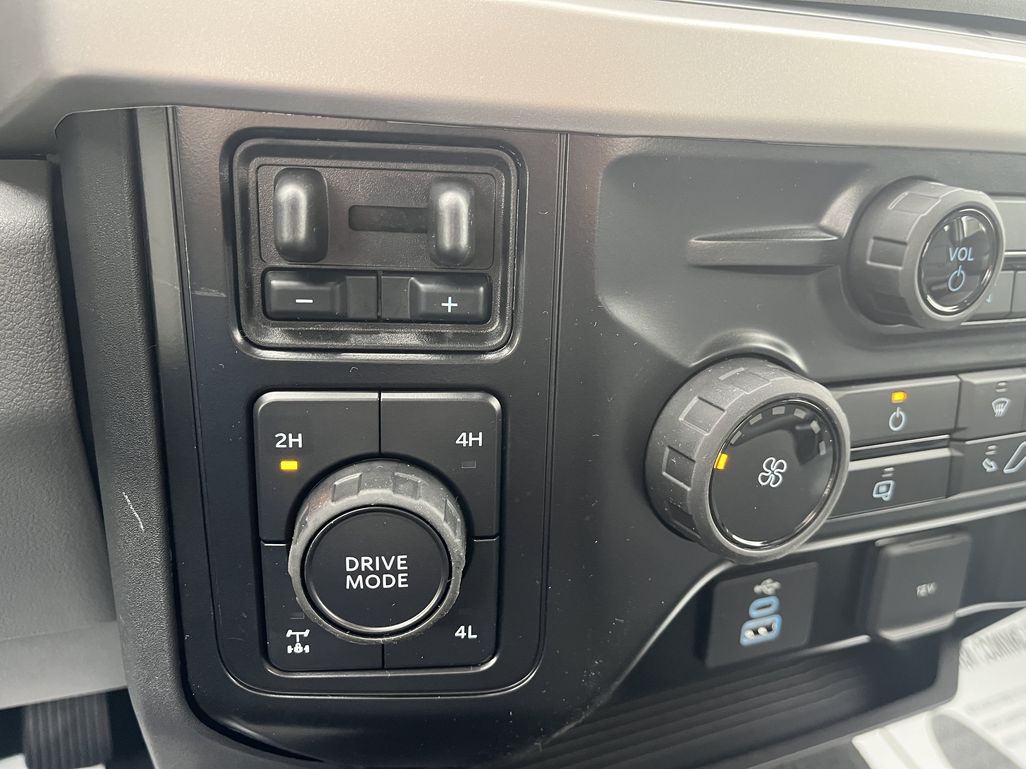 New 2026 Oxford White Ford F-250® XL image 24