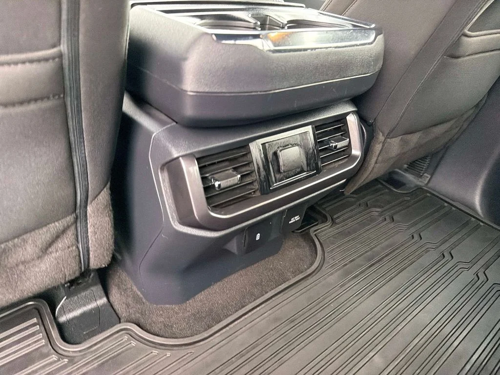 Used 2023 Silver Ford XLT image 17
