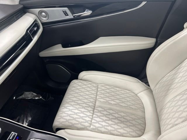 Certified Used 2023 Pristine White Lincoln Black Label image 16