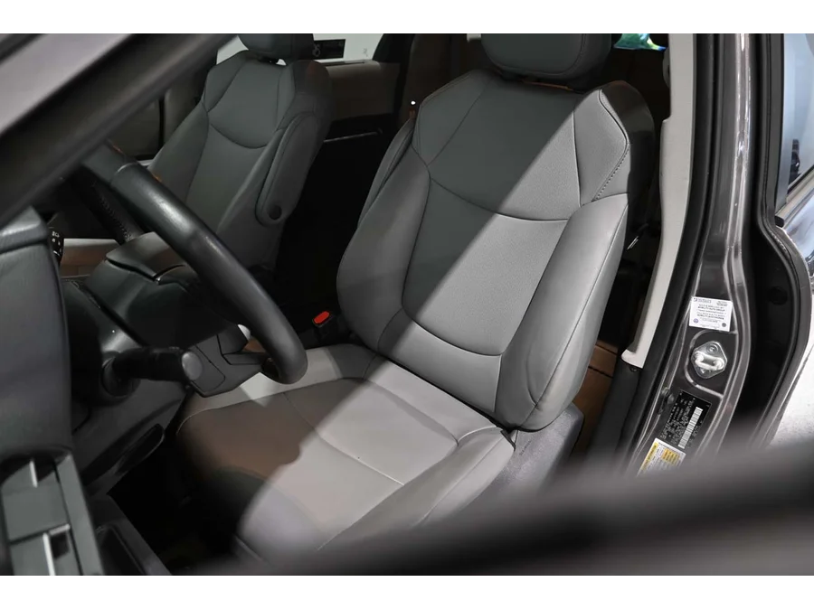 Used 2021 GRAY Toyota XLE Mobility Handicap Van image 14