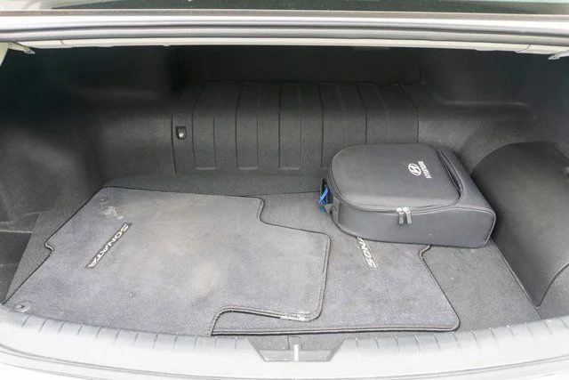 Used 2019 White Hyundai Base image 11