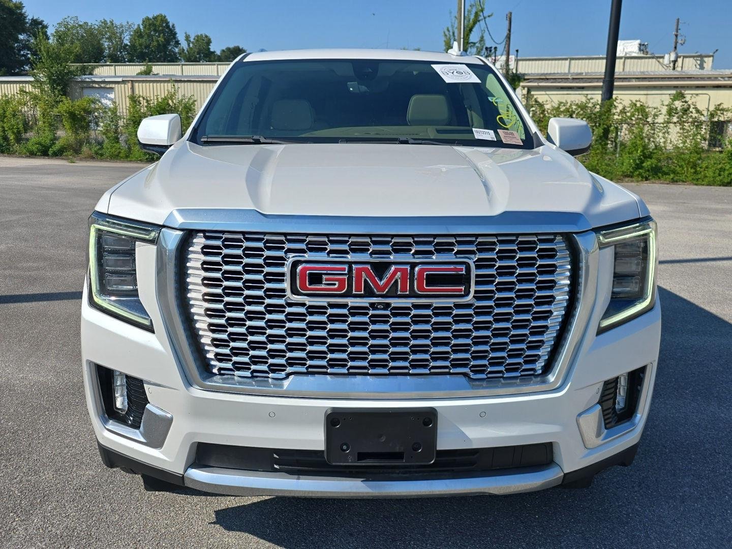 Used 2021 White Frost Tricoat GMC Denali image 12