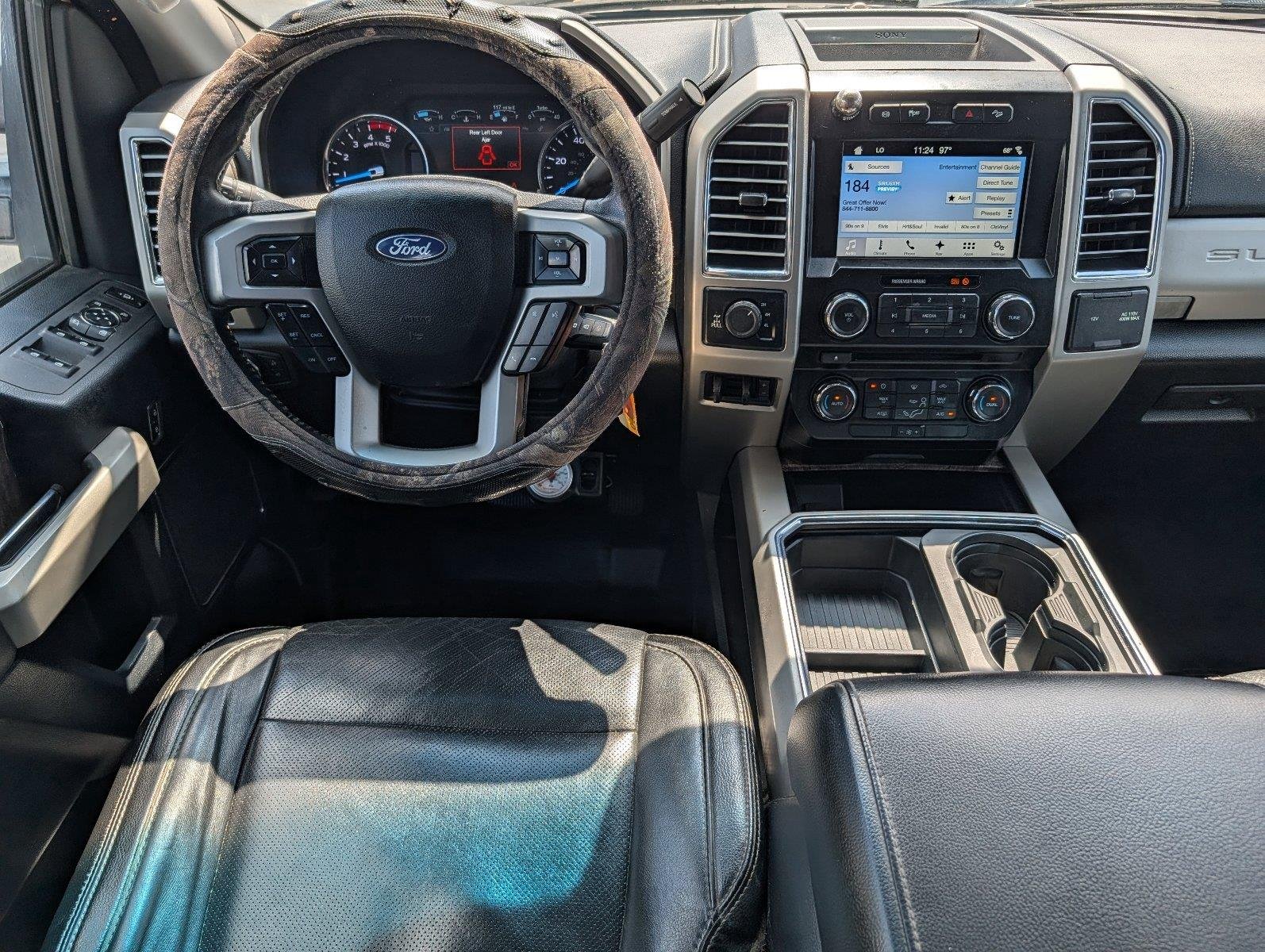 Used 2017 White Platinum Metallic Tri-Coat Ford Lariat image 28