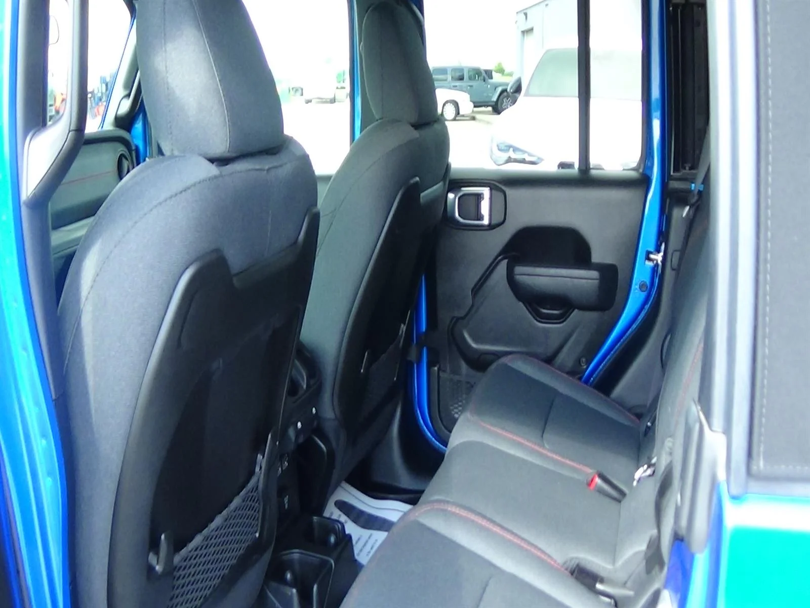 Used 2024 Hydro Blue Pearl Coat (pbj) Jeep Rubicon image 11