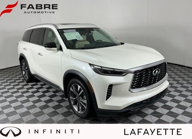 Used 2023 White INFINITI LUXE image 1
