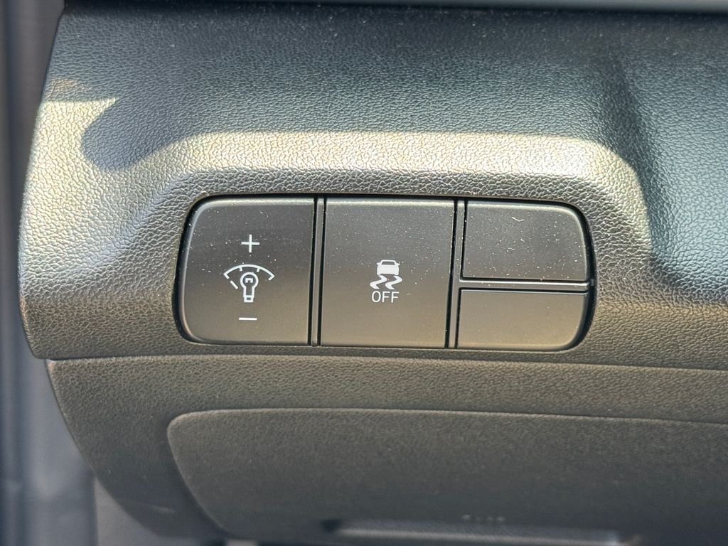 Used 2025 Gray Hyundai SEL Convenience image 9