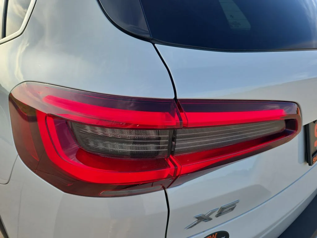 Used 2020 White BMW xDrive40i image 35