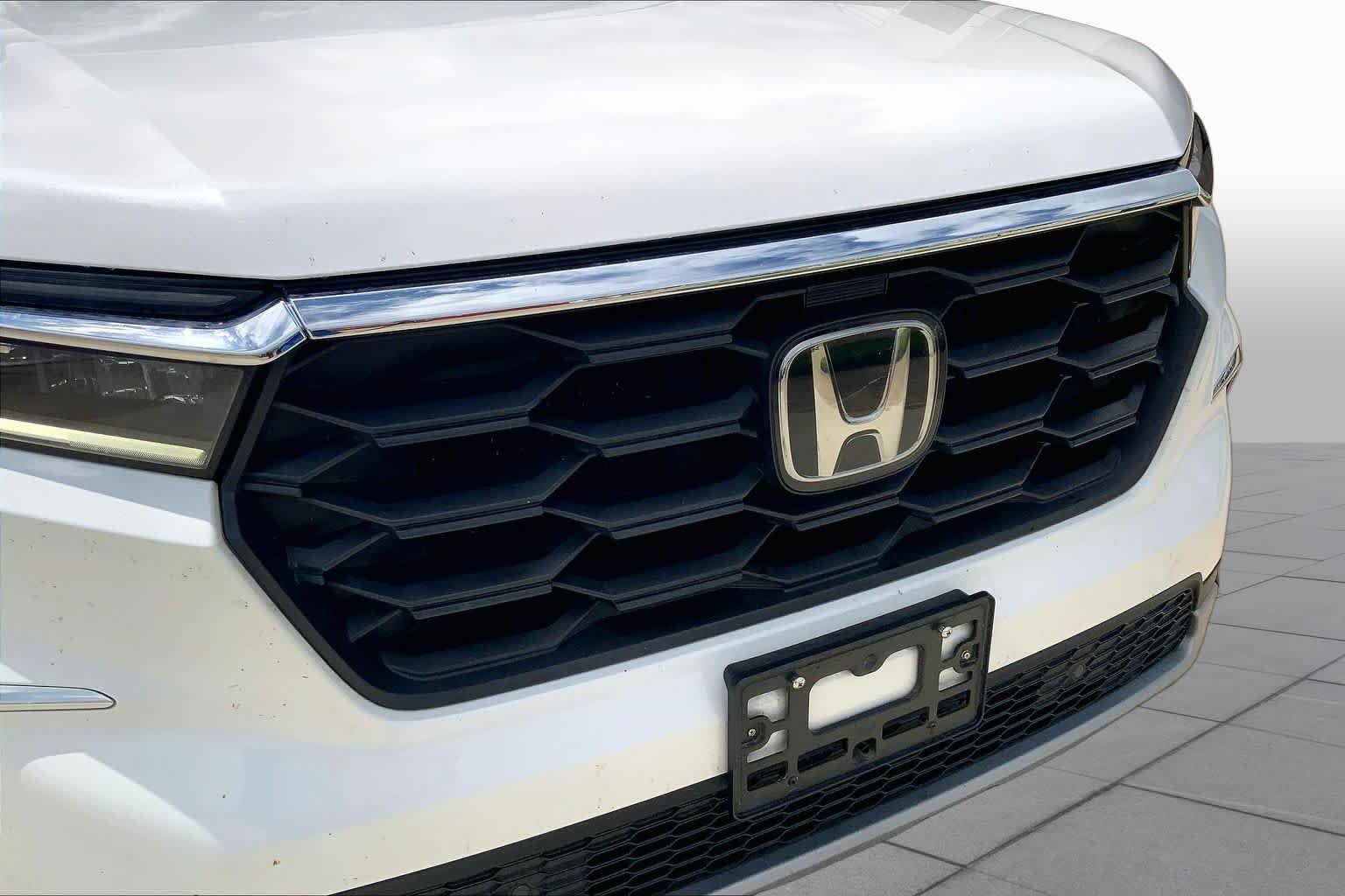 Certified Used 2023 Platinum White Pearl Honda EX-L 7 Passenger image 29